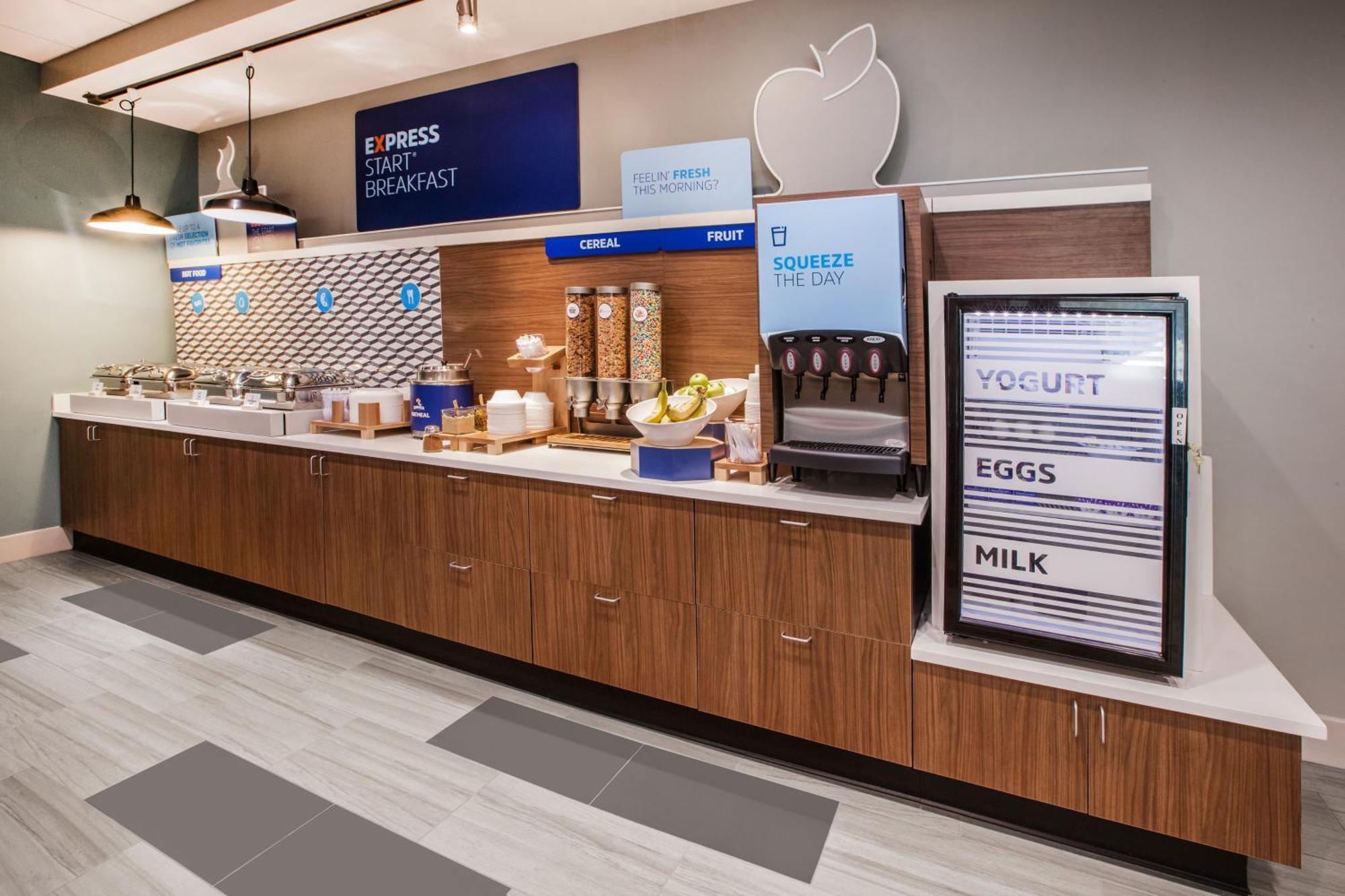 Holiday Inn Express Hotel & Suites Greensboro - Airport Area By Ihg Extérieur photo