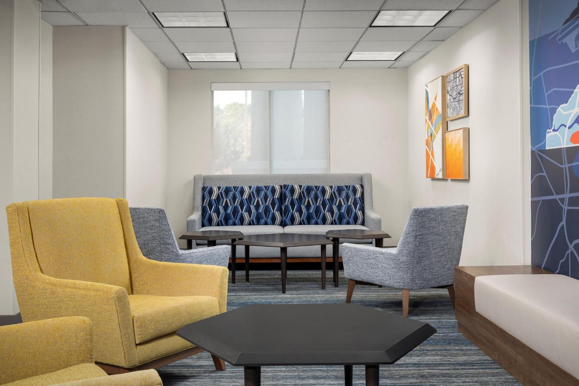 Holiday Inn Express Hotel & Suites Greensboro - Airport Area By Ihg Extérieur photo