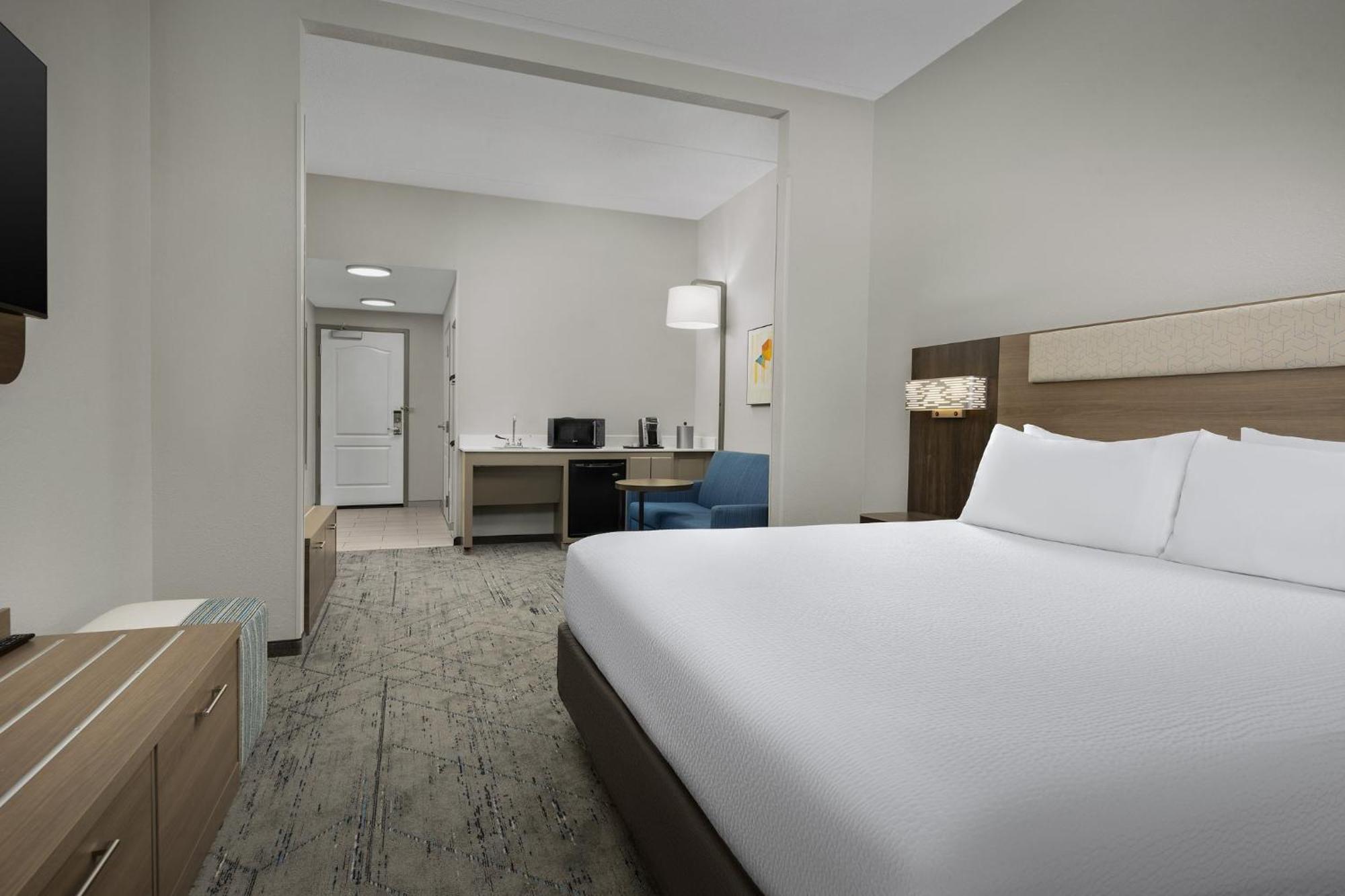 Holiday Inn Express Hotel & Suites Greensboro - Airport Area By Ihg Extérieur photo