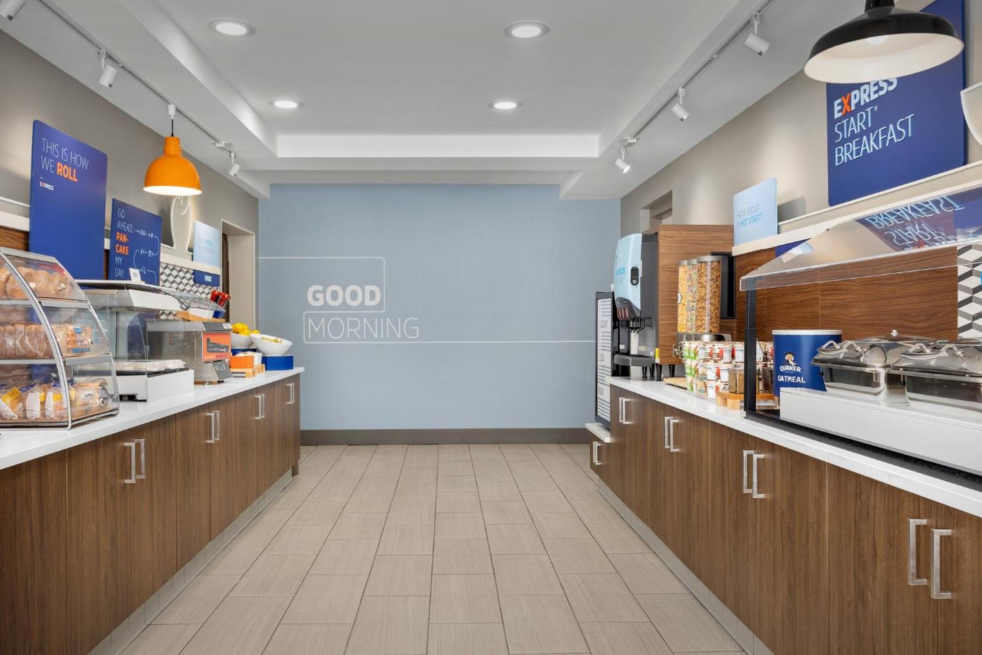 Holiday Inn Express Hotel & Suites Greensboro - Airport Area By Ihg Extérieur photo