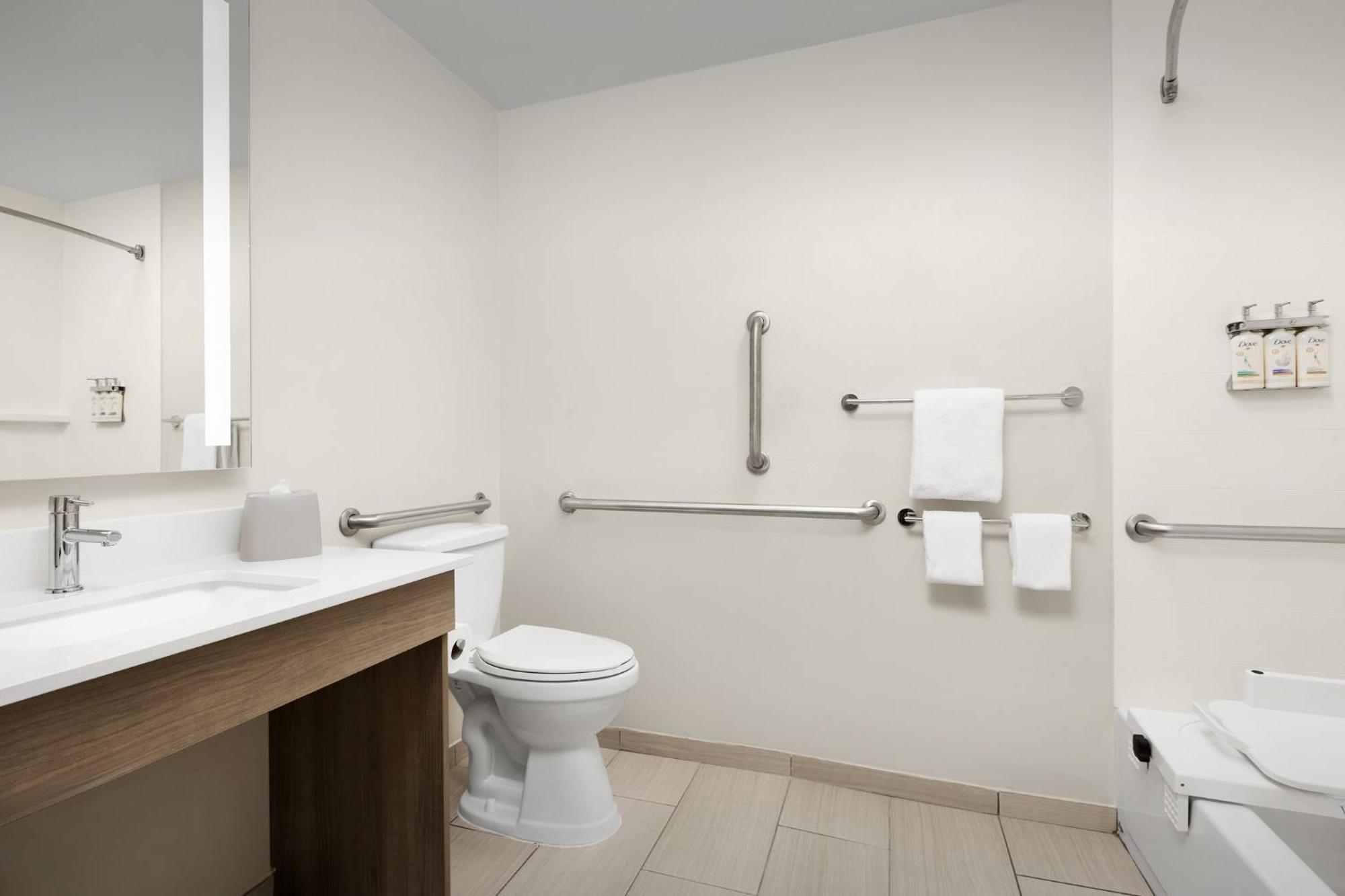 Holiday Inn Express Hotel & Suites Greensboro - Airport Area By Ihg Extérieur photo