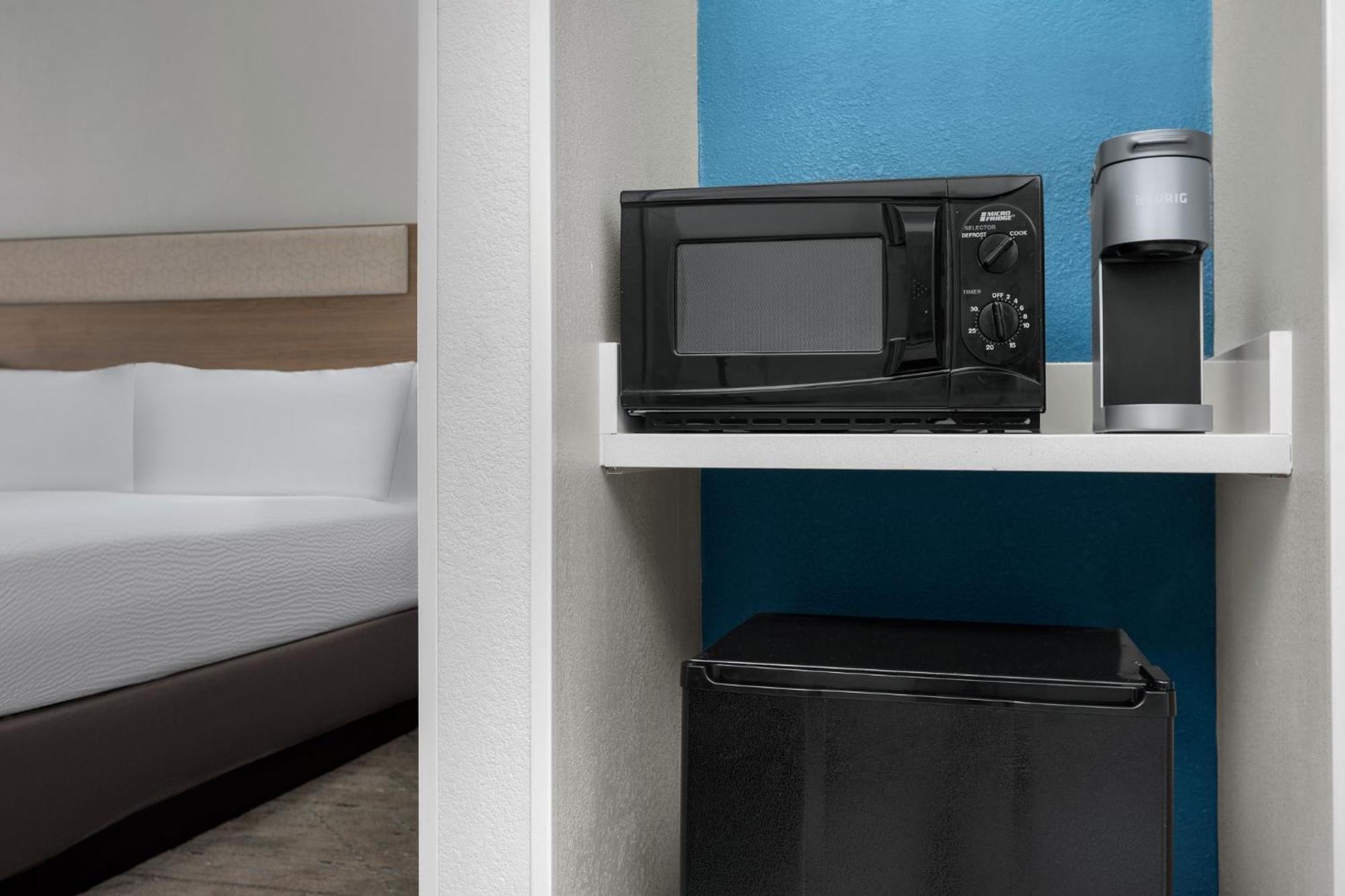 Holiday Inn Express Hotel & Suites Greensboro - Airport Area By Ihg Extérieur photo