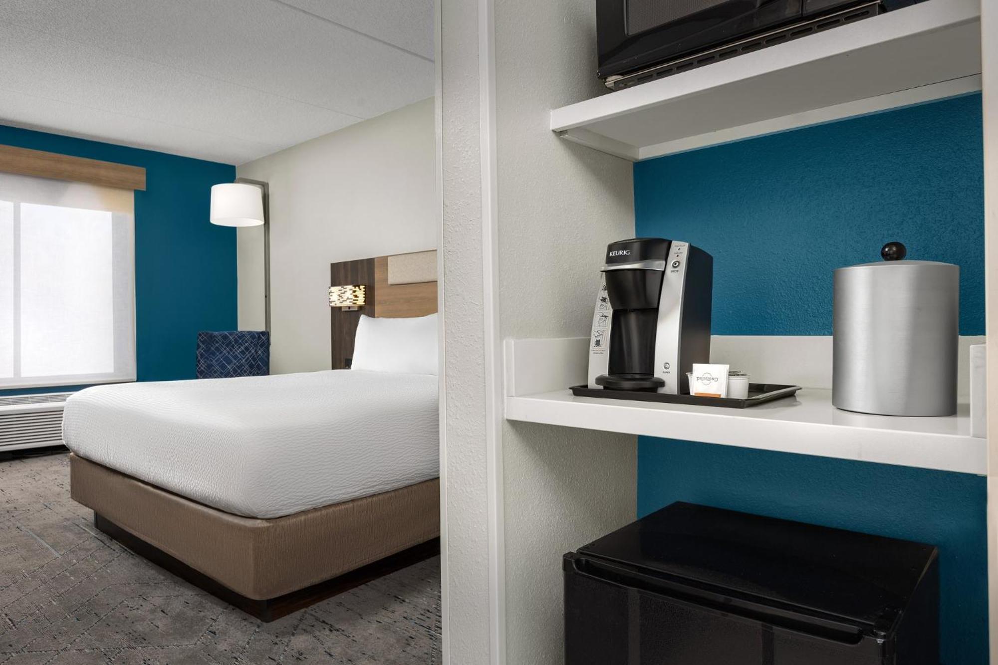 Holiday Inn Express Hotel & Suites Greensboro - Airport Area By Ihg Extérieur photo