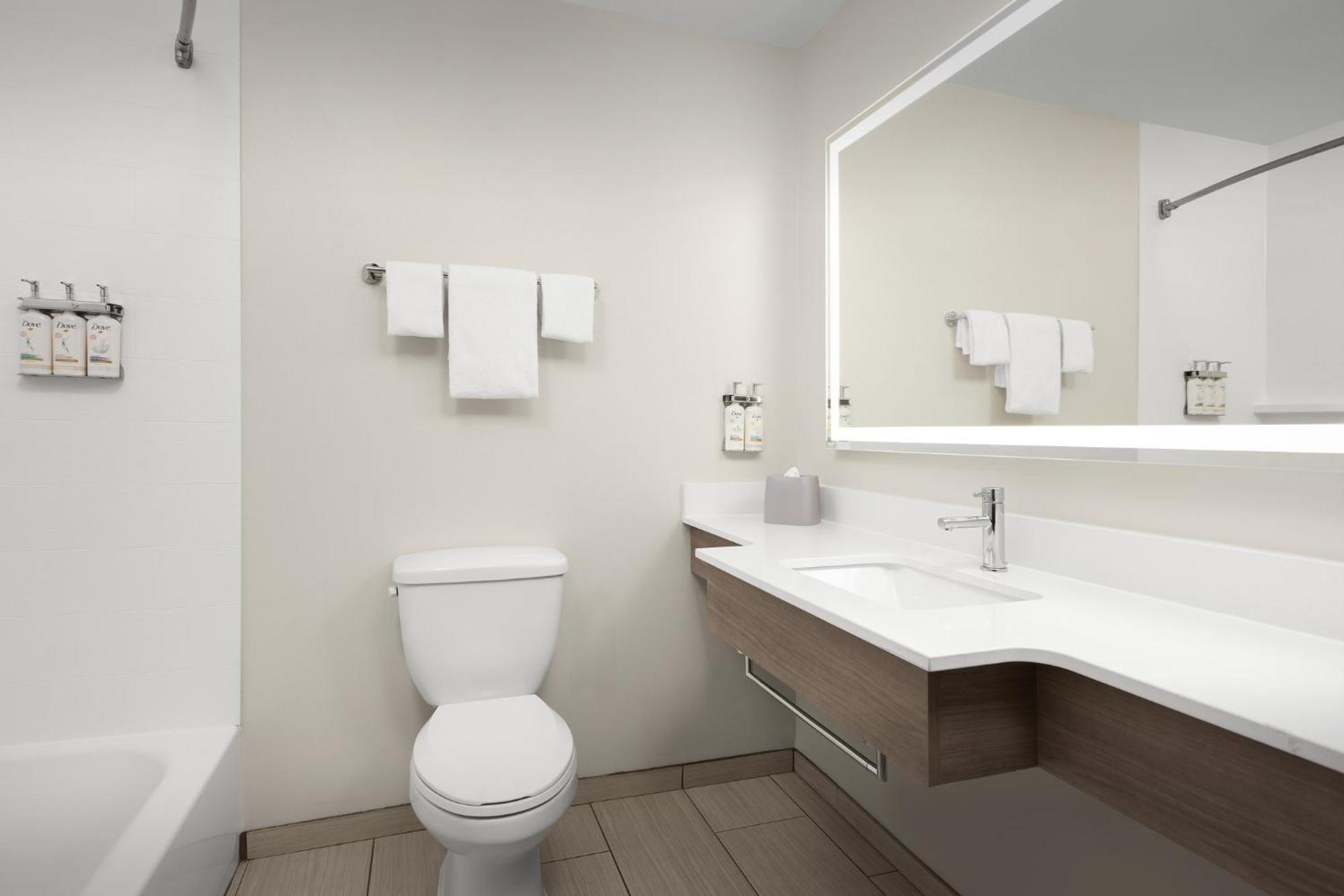 Holiday Inn Express Hotel & Suites Greensboro - Airport Area By Ihg Extérieur photo