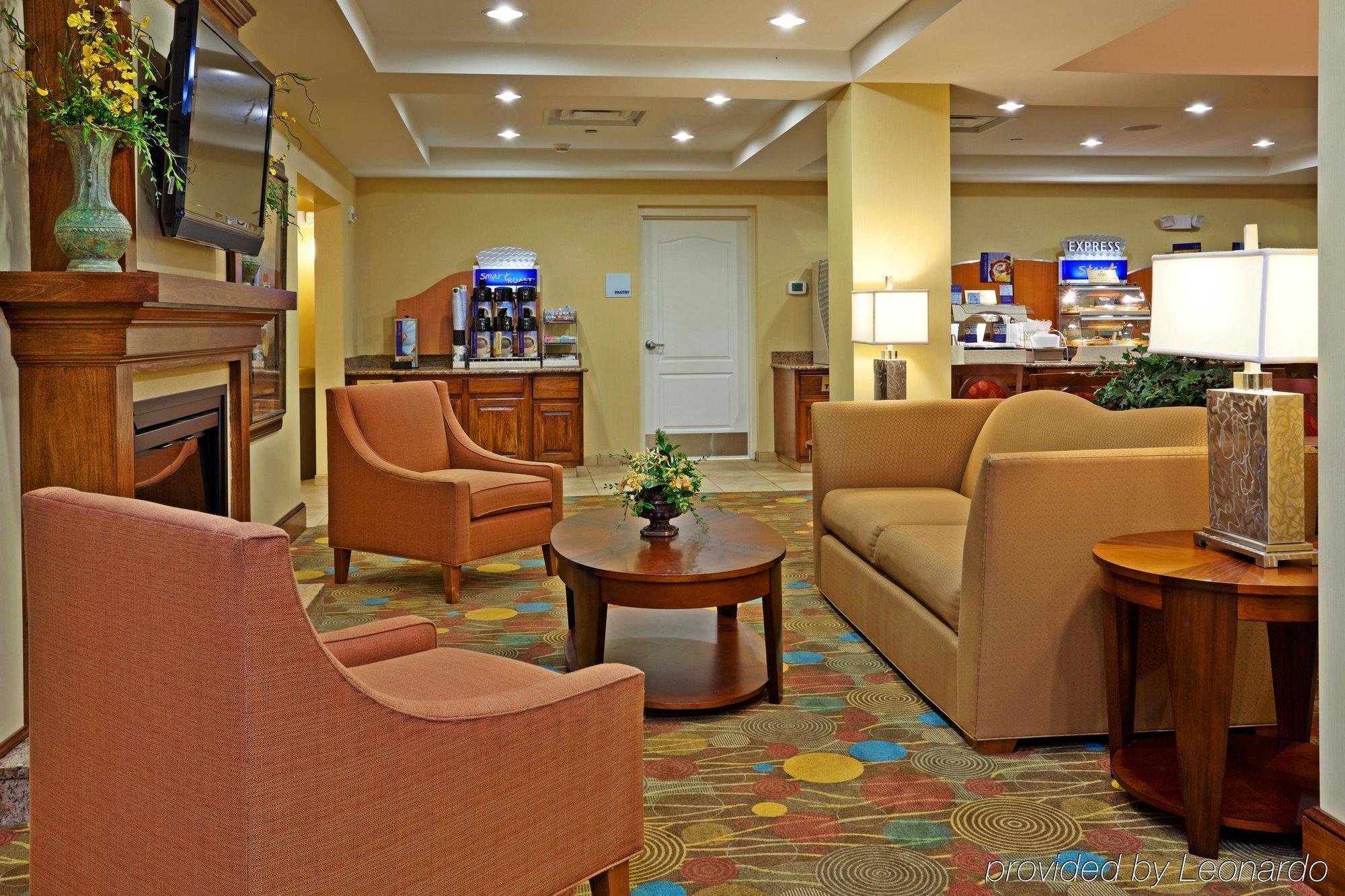Holiday Inn Express Hotel & Suites Greensboro - Airport Area By Ihg Extérieur photo