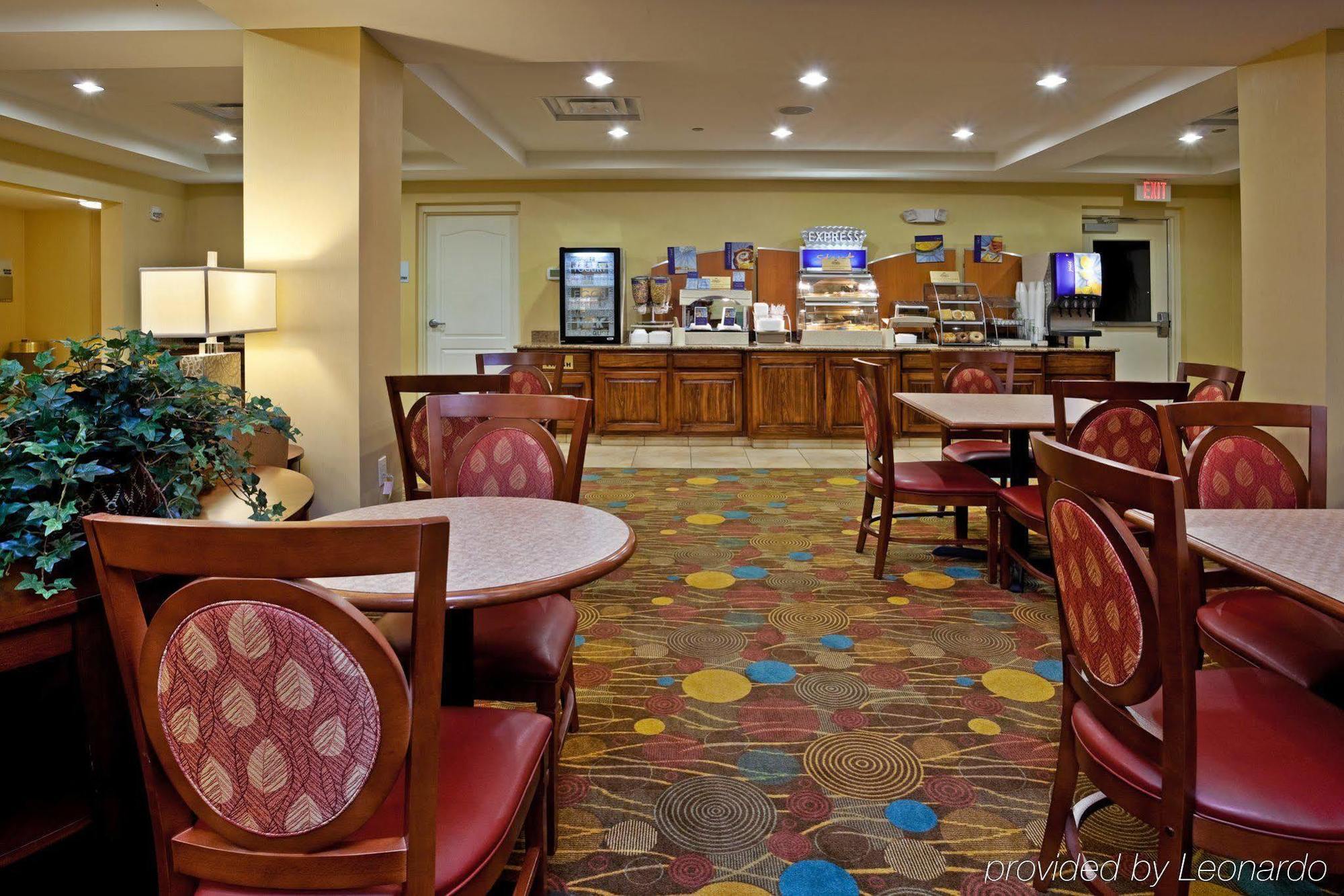 Holiday Inn Express Hotel & Suites Greensboro - Airport Area By Ihg Extérieur photo