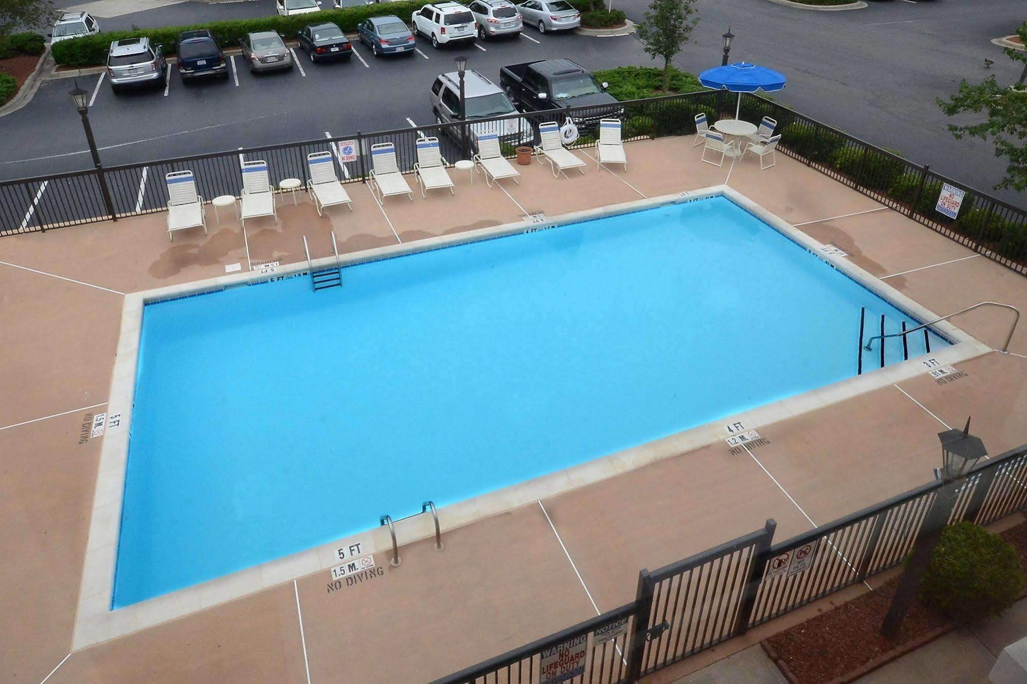 Holiday Inn Express Hotel & Suites Greensboro - Airport Area By Ihg Extérieur photo
